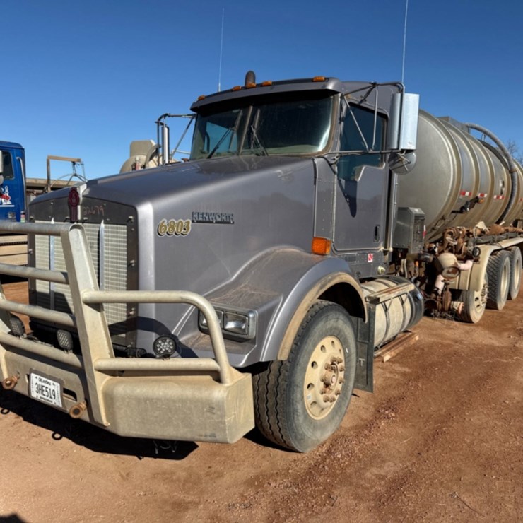 2012 KENWORTH TRIAXLE BODY LOAD