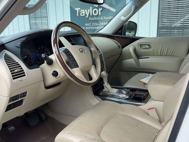 2012-infiniti-qx56-image-21