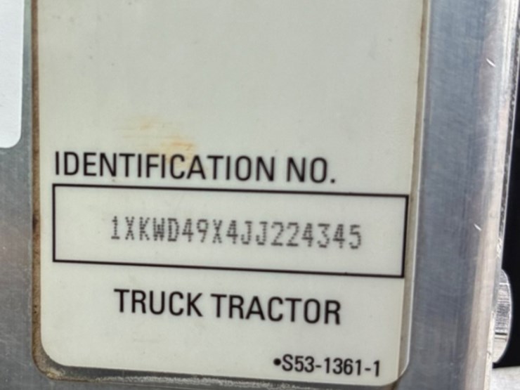 2018-kenworth-w900-image-15