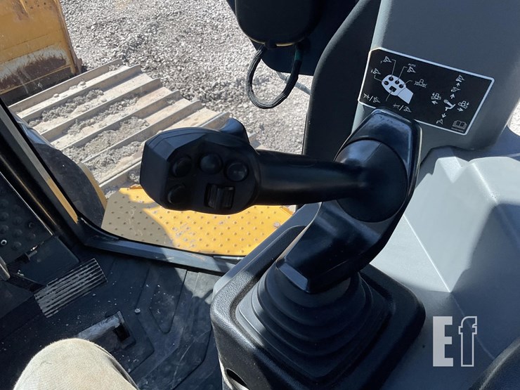 2022-deere-700l-lgp-image-14