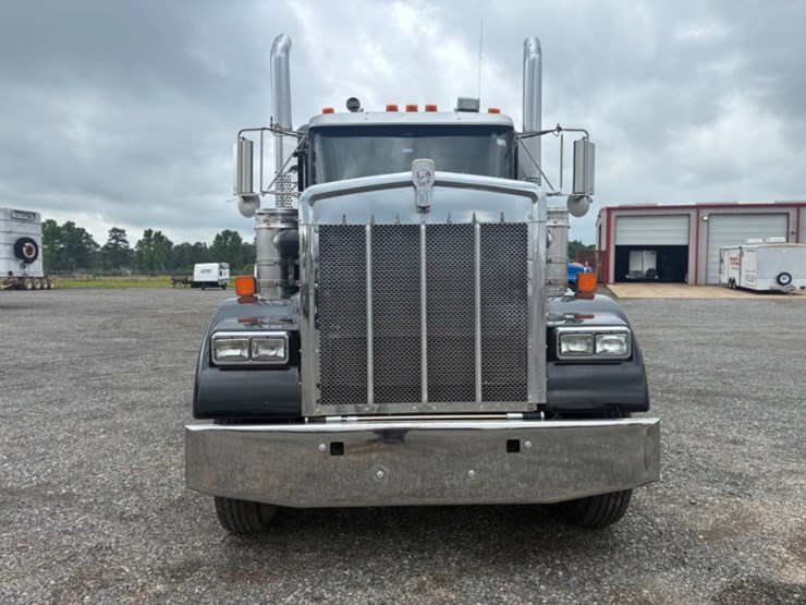 2018-kenworth-w900-image-2