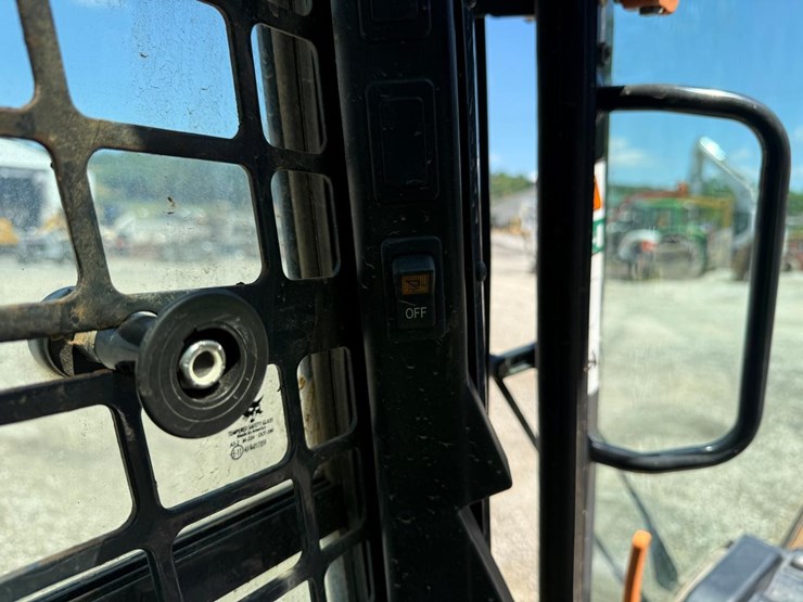 2024-bobcat-t770-image-22