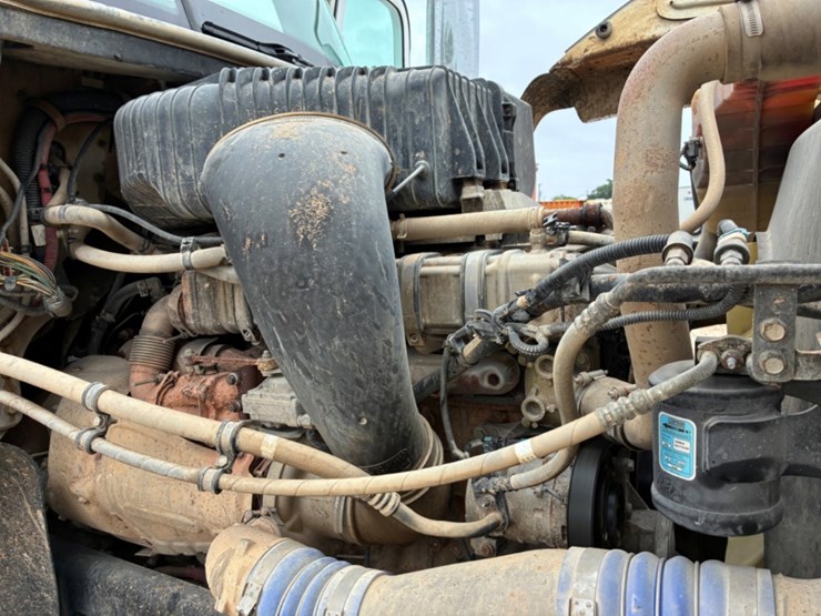 2013-freightliner-coronado-122-sd-image-10
