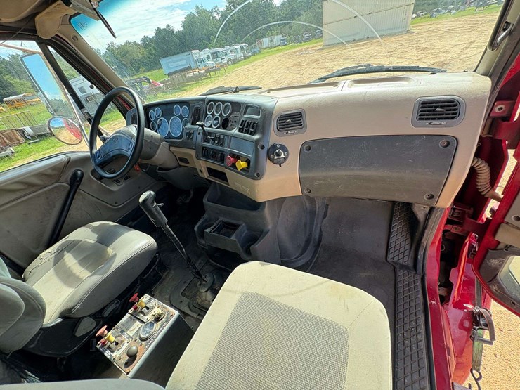 2006-sterling-l9500-image-22