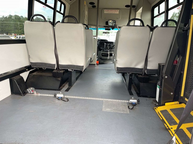 2019-ford-e350-image-14