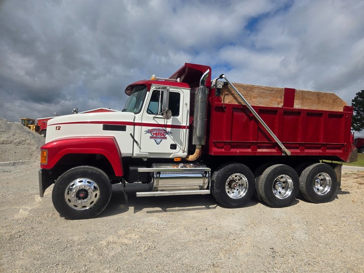 2003-mack-ch613-image-5