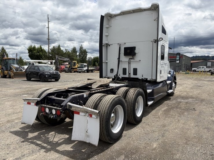 2016-kenworth-t680-image-4