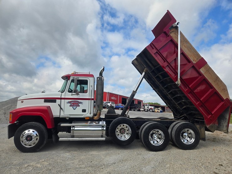 2003-mack-ch613-image-28