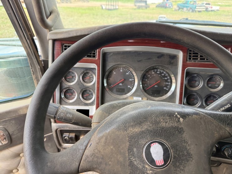 2007-kenworth-w900-image-13