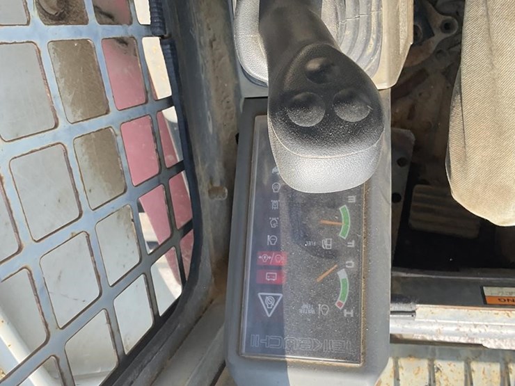 2004-takeuchi-tl150-image-17