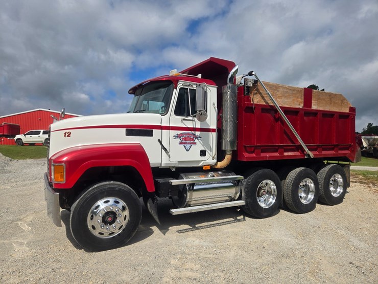 2003-mack-ch613-image-4