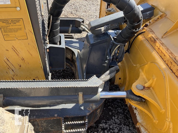 2022-deere-700l-lgp-image-11