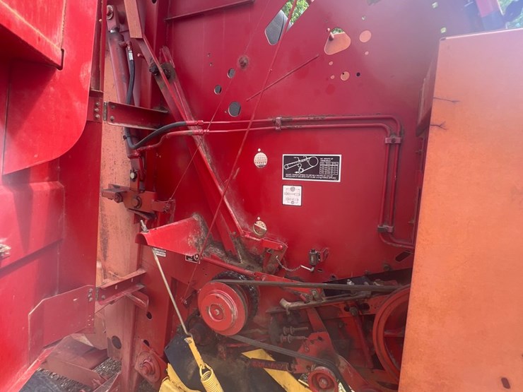 new-holland-644-image-10