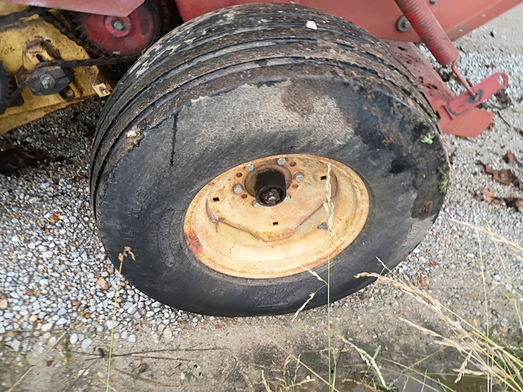 new-holland-660-image-31