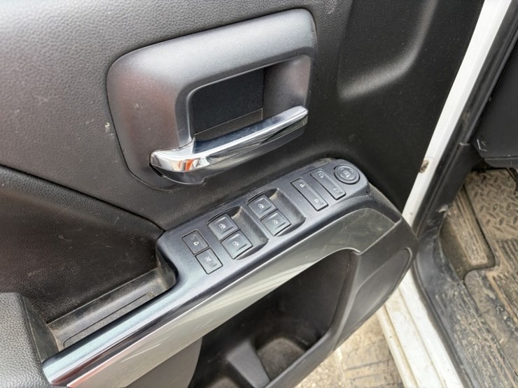 2016-chevrolet-silverado-2500-image-25