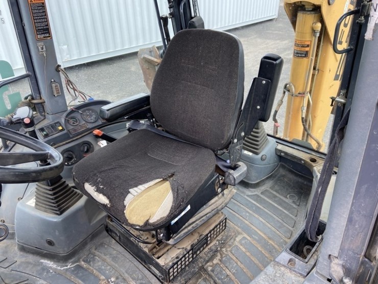 new-holland-575e-image-13