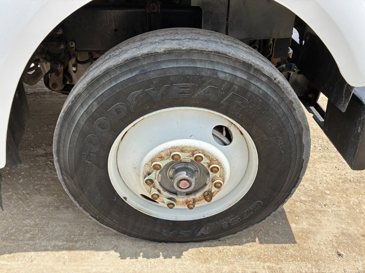 2016-freightliner-coronado-122-sd-image-10