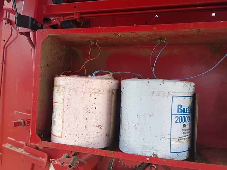 new-holland-br740-image-32