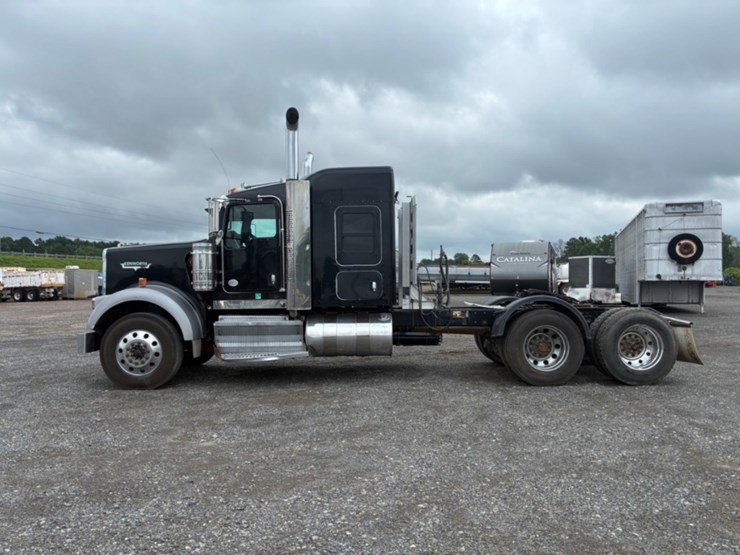 2018-kenworth-w900-image-6