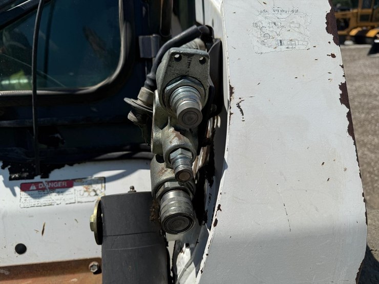 bobcat-s300-image-11