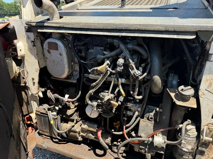 bobcat-t870-image-14