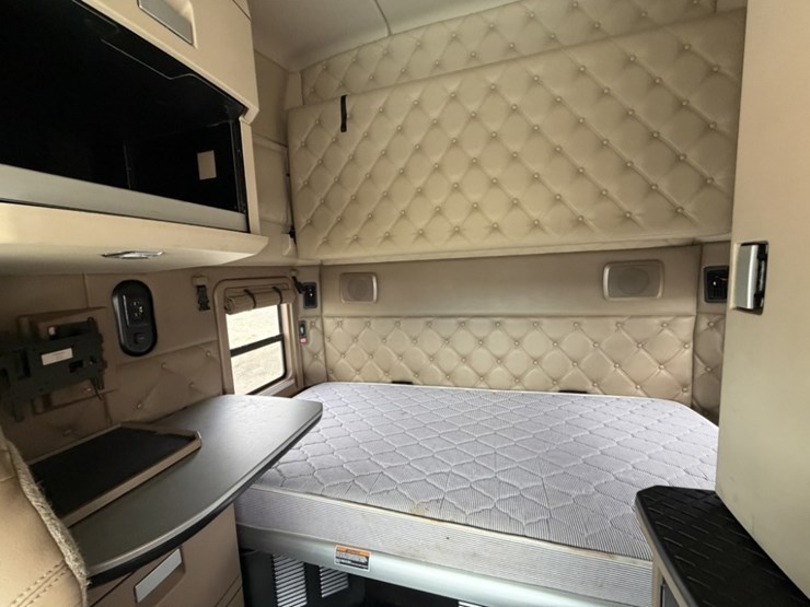 2016-kenworth-t680-image-42