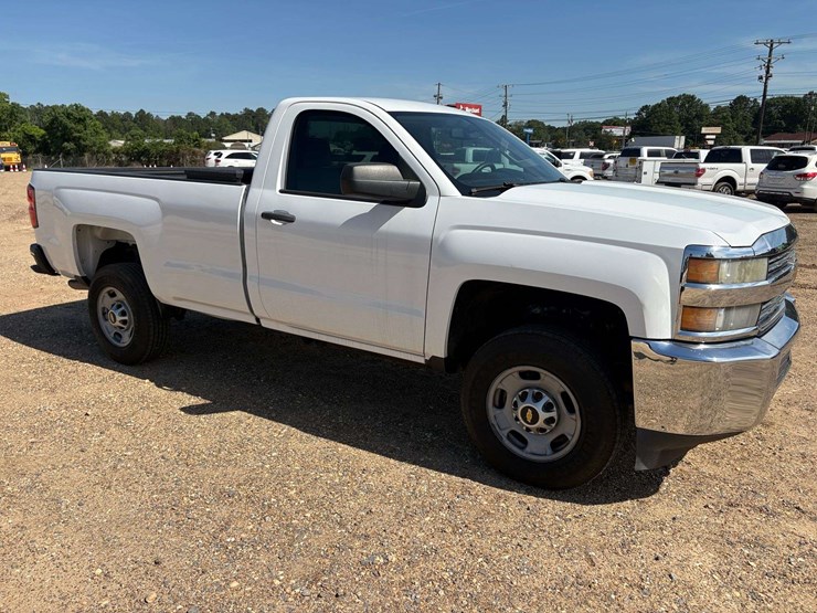 2015-chevrolet-silverado-2500-image-4