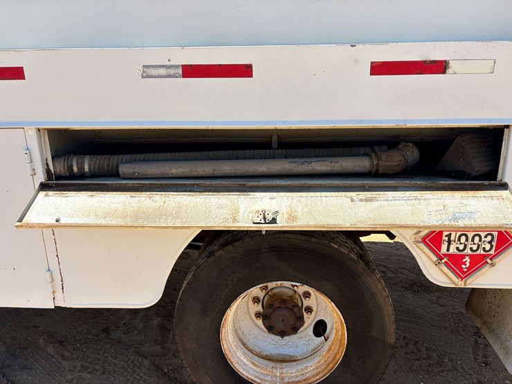2006-international-durastar-4300-image-21