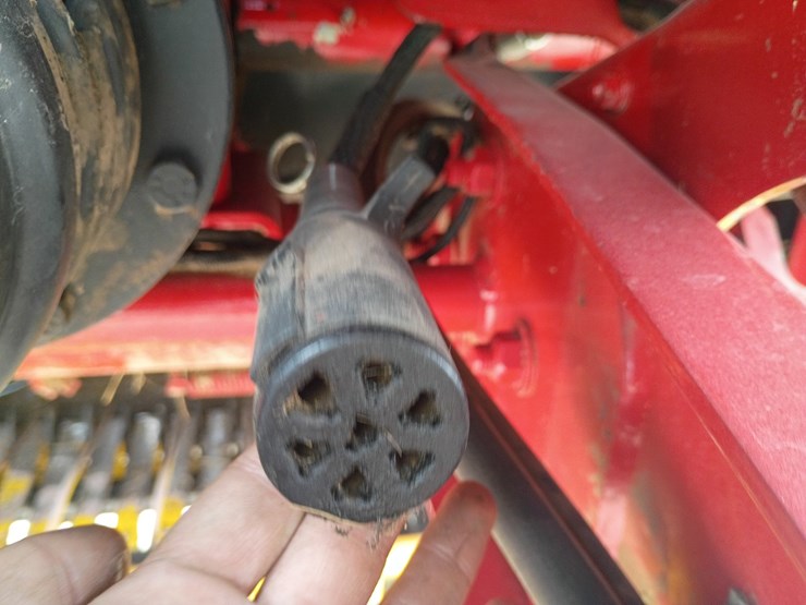 new-holland-br740-image-12