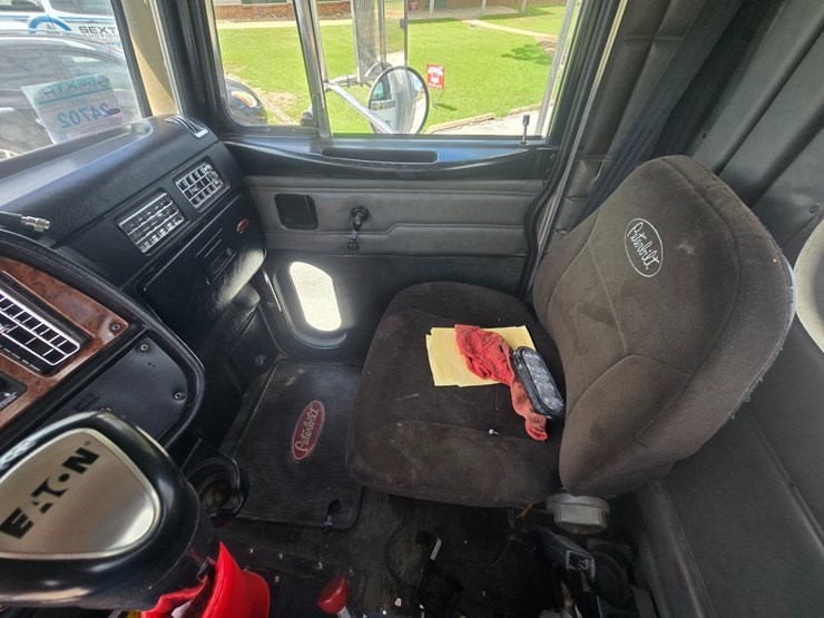 2004-peterbilt-378-image-56