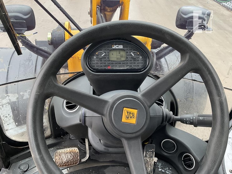 2010-jcb-409-image-14