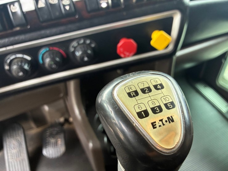 2018-kenworth-w900-image-12
