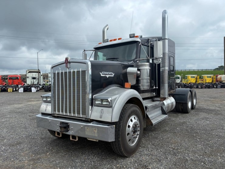 2018-kenworth-w900-image-1