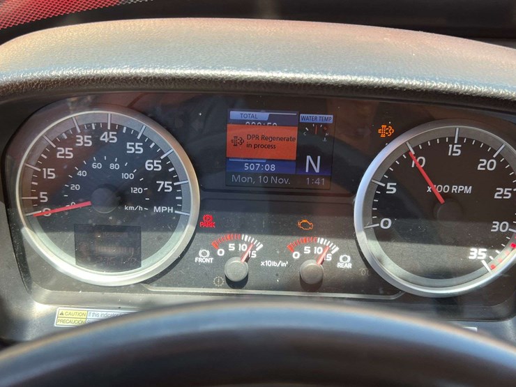 2014-hino-268-image-32