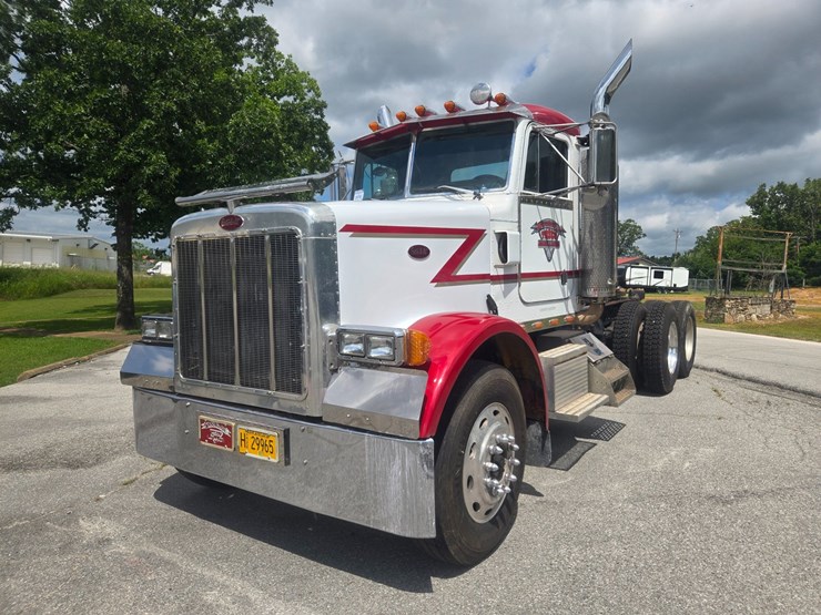2004-peterbilt-378-image-2