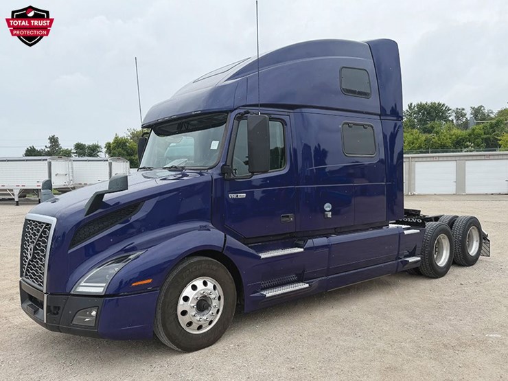 2022-volvo-vnl860-image-1