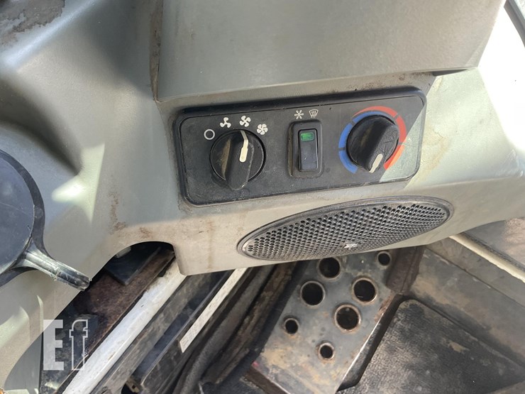 2014-bobcat-t590-image-15
