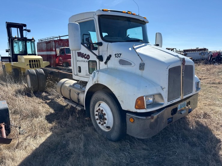 2006-kenworth-cab-&-chassis-image-2