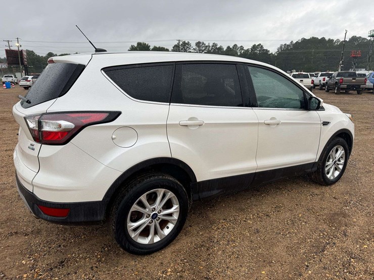 2017-ford-escape-se-image-3