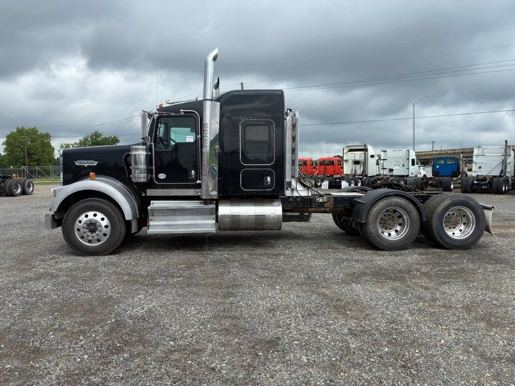 2018-kenworth-w900-image-6