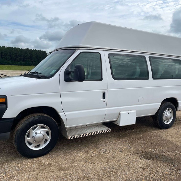 2010 FORD ECONOLINE 350