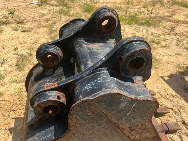 caterpillar-24-image-9