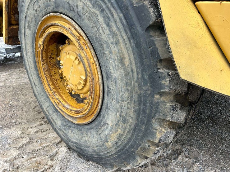 caterpillar-d250e-image-18