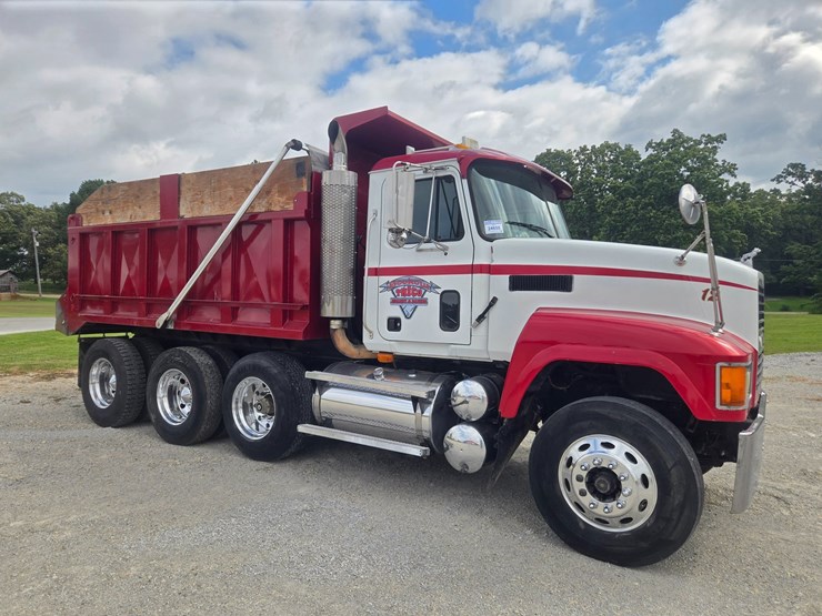 2003-mack-ch613-image-23
