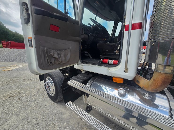 2003-mack-ch613-image-68