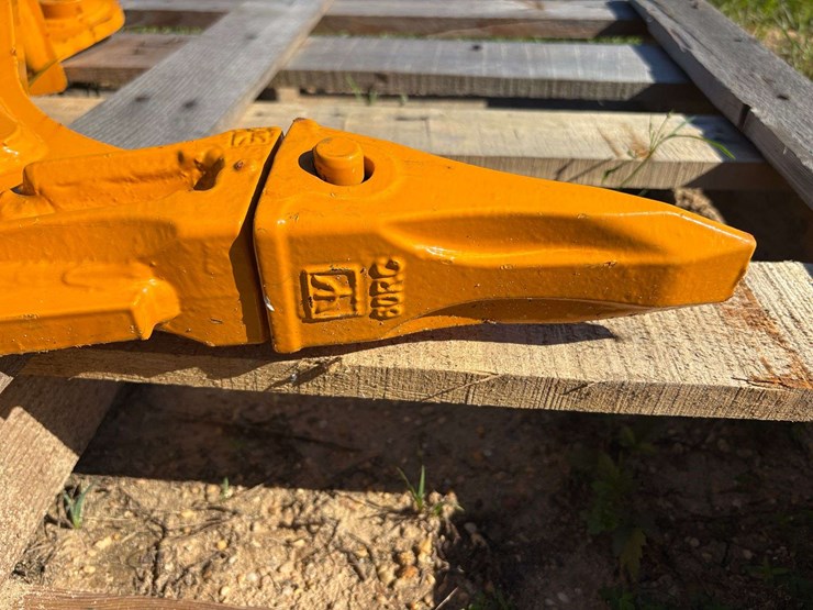 caterpillar-303-image-5