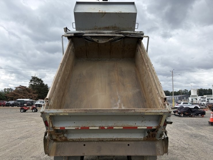 2012-international-7500-dump-truck-image-33