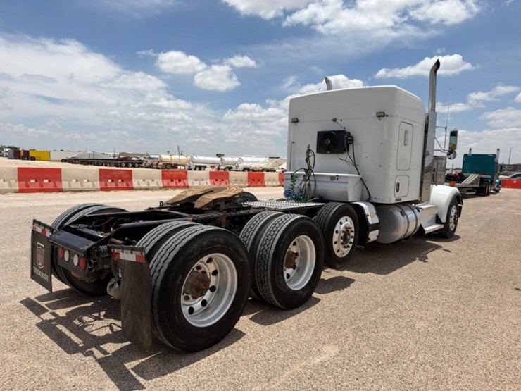 2013-kenworth-w900-image-7