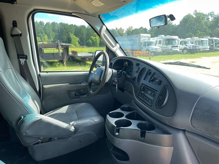 2006-ford-cargo-image-17