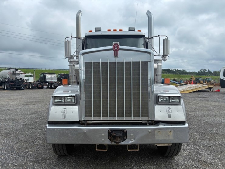 2018-kenworth-w900-image-2